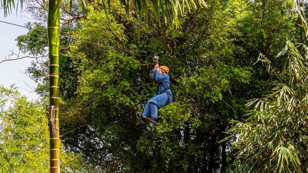 Полеты на веревочной трассе на Биг Будде